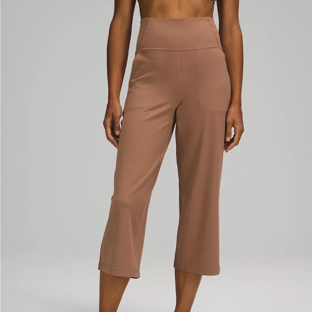 NWOT LULULEMON cropped wide leg yoga pant!